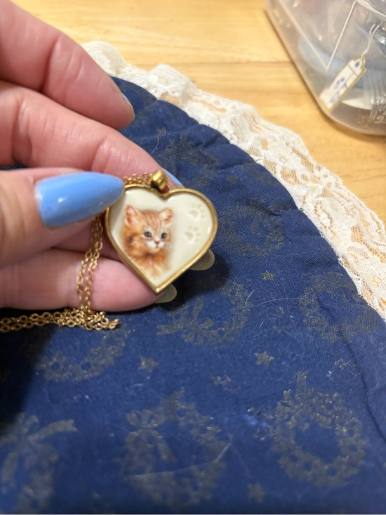 The Bradford Exchange Jewelry - Bradford Exchange Pawprints on my Heart Pendant